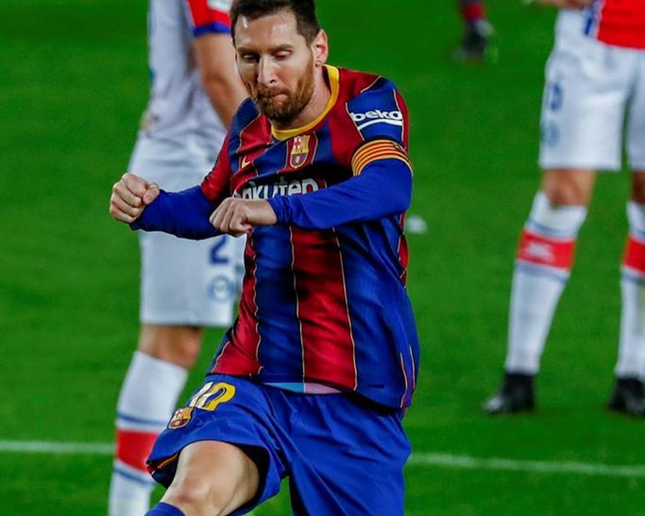 Messi anota 2 en el partido de LaLiga de 505, empatado por récords, ganando al Atlético