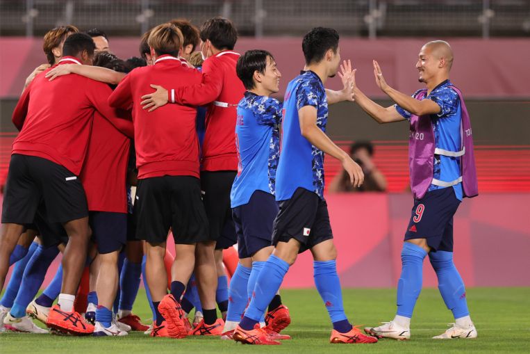 Juegos Olímpicos: Japón construye semifinales de fútbol masculino con una victoria en la tanda de penales, una escapada tardía a España, noticias de fútbol e historias destacadas