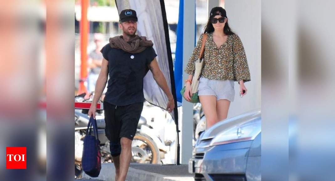 Chris Martin y Dakota Johnson disfrutando de unas vacaciones en España |  Noticias de películas en inglés