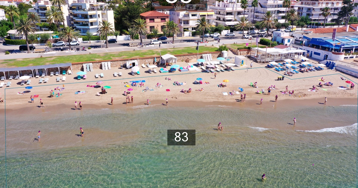 Mientras las playas de España se llenan, un balneario envía drones