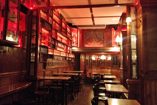 España contempla cerrar interiores de bares y restaurantes a las 23:00 horas