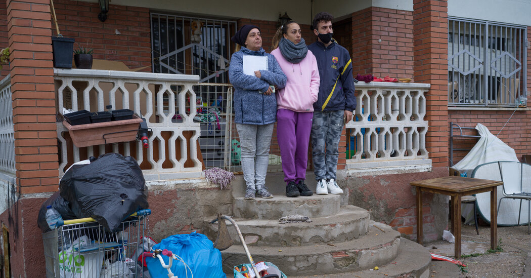 A medida que aumentan los desalojos pandémicos, los españoles declaran la 'guerra' a los propietarios de viviendas de Wall Street