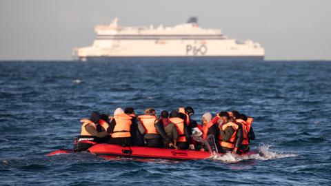 La mayoría de las personas que ingresan al Reino Unido en barco son refugiados, no migrantes económicos.