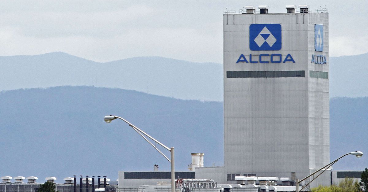 Alcoa firma acuerdos de energías renovables para planta española