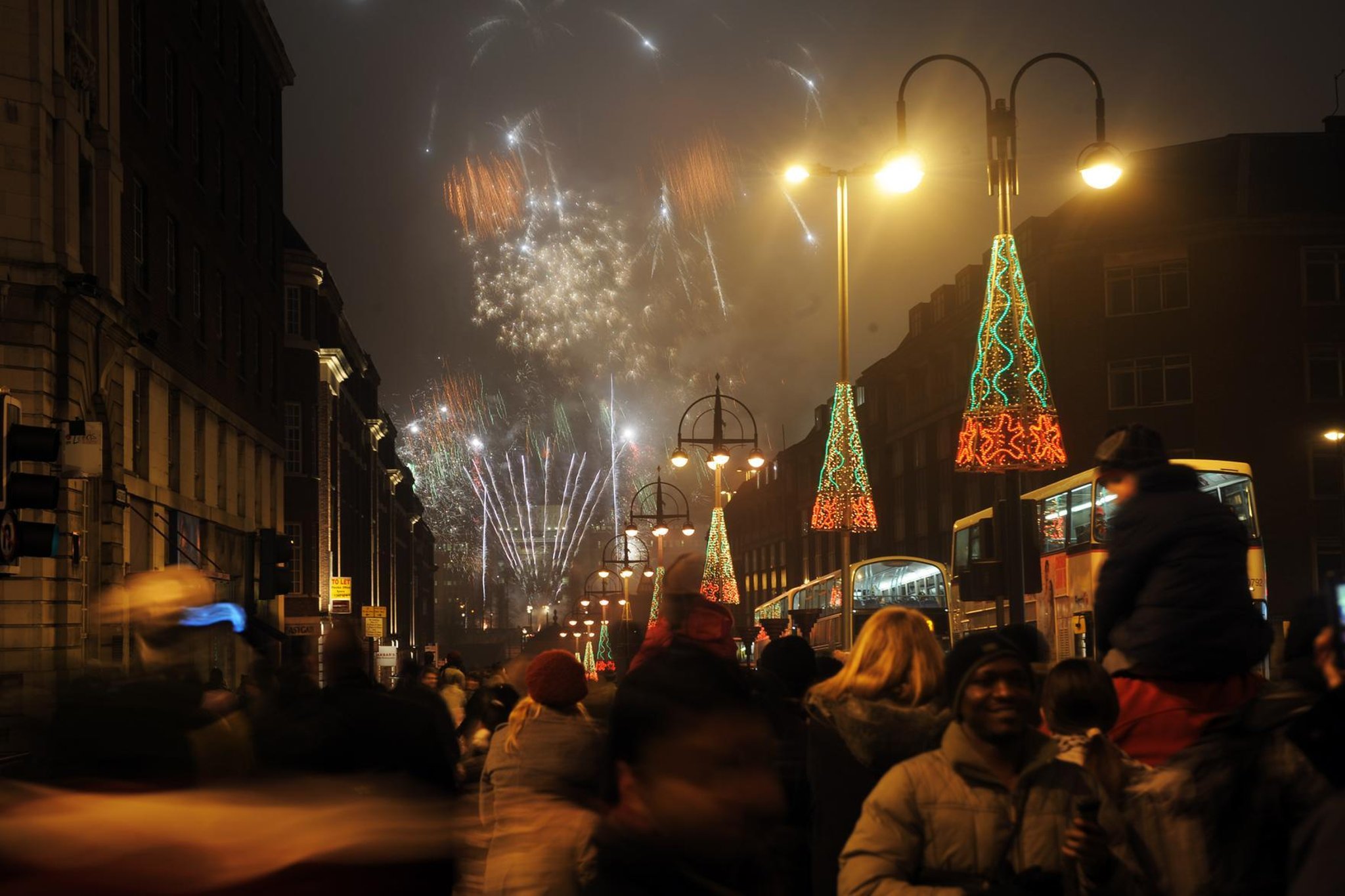 ¿Cómo celebran otros países el año nuevo?  Fiestas alternativas en España, Alemania y Escocia