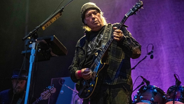 Spotify elimina la colección de música de Neil Young