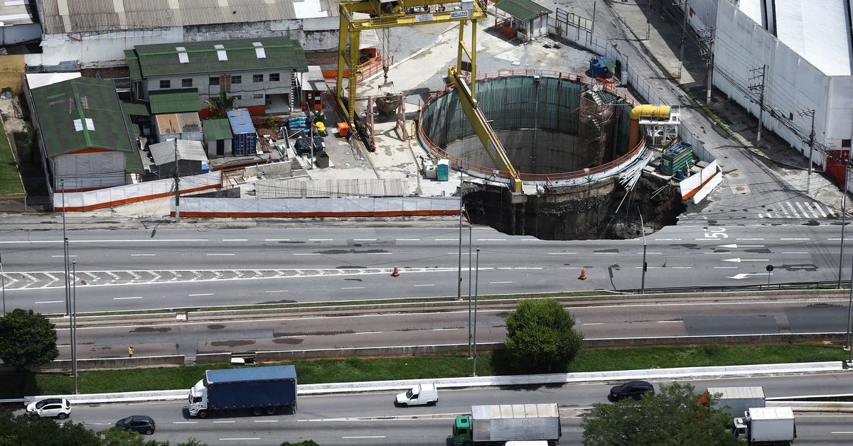 Autopista brasileña se derrumba sobre túnel de metro construido por Acciona