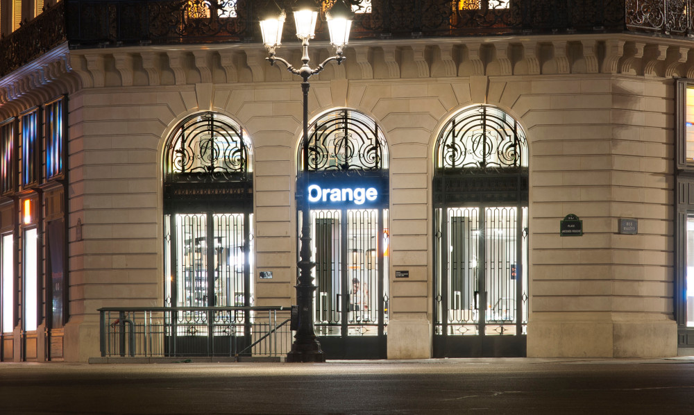 Orange sigue luchando en España