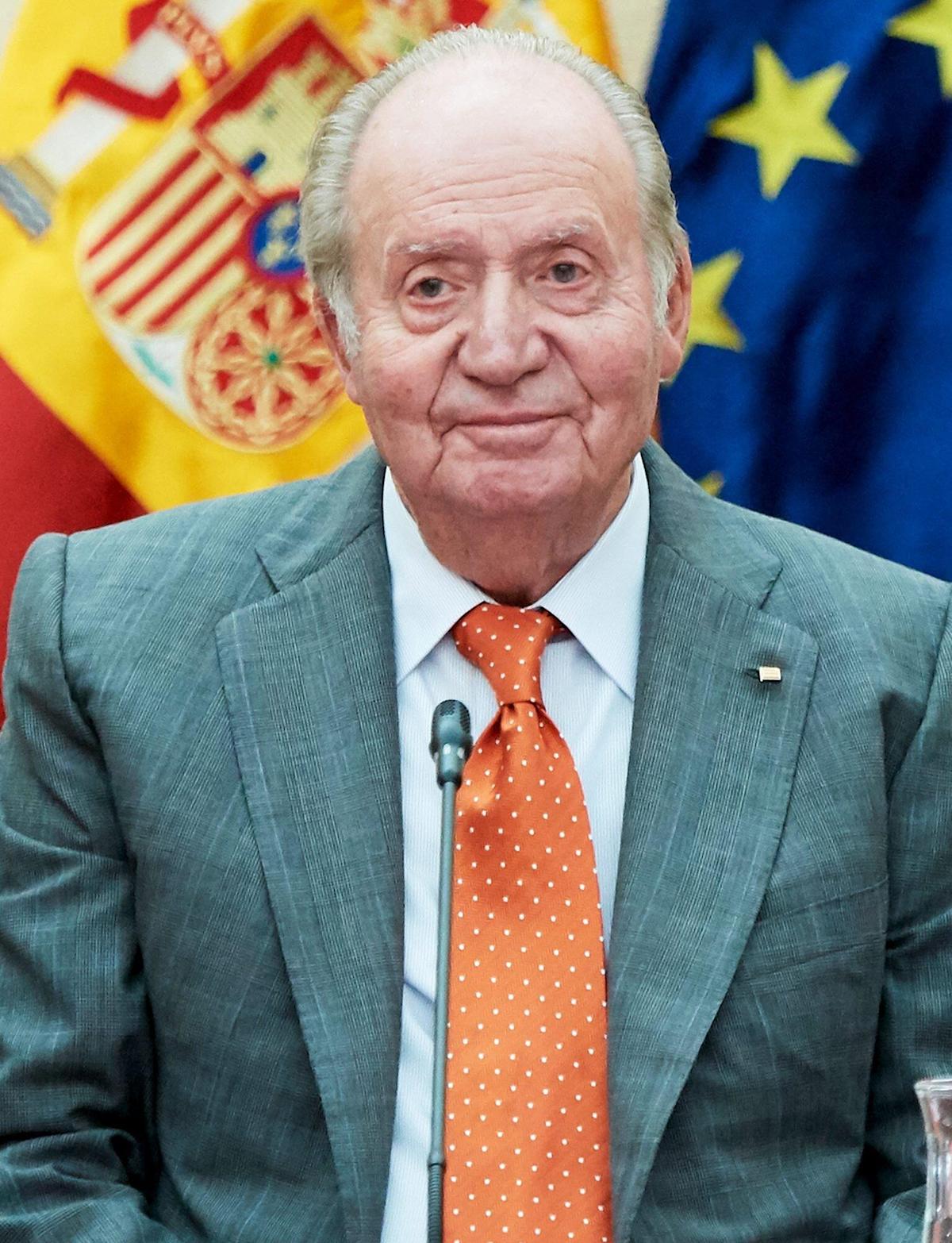 El ex rey Juan Carlos podría regresar a España después de que los fiscales abandonaran las investigaciones por fraude
