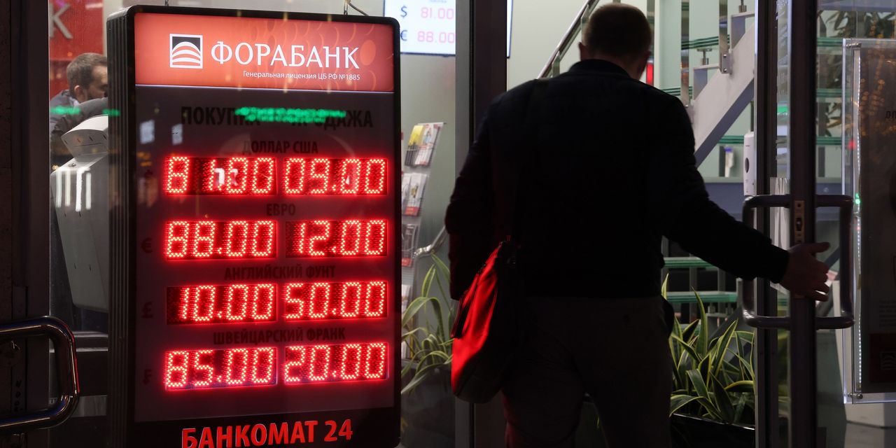 Las empresas extranjeras se están yendo de Rusia, diezmando su economía en medio de una guerra con Ucrania