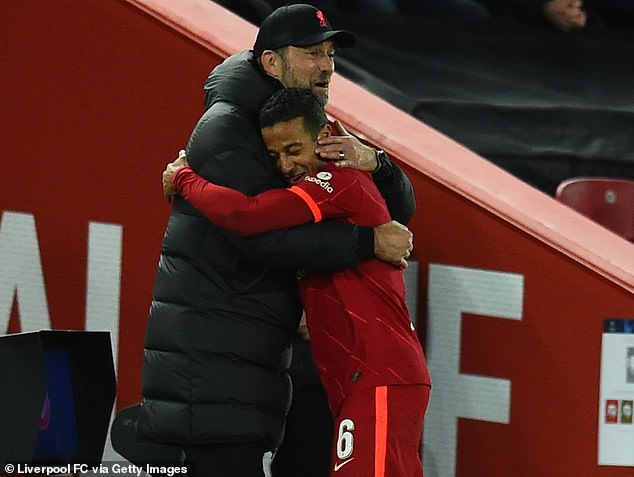 El técnico de los Reds, Jurgen Klopp, defendió a Thiago tras las críticas por su actuación la temporada pasada