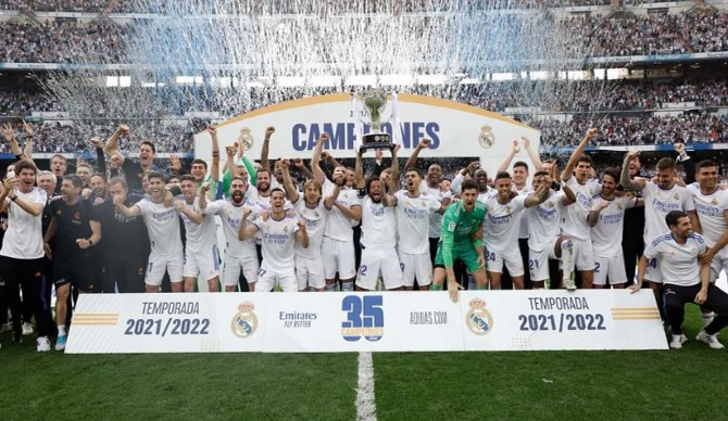 El Real Madrid le arrebató el título de La Liga en España con Carlo Ancelotti haciendo historia
