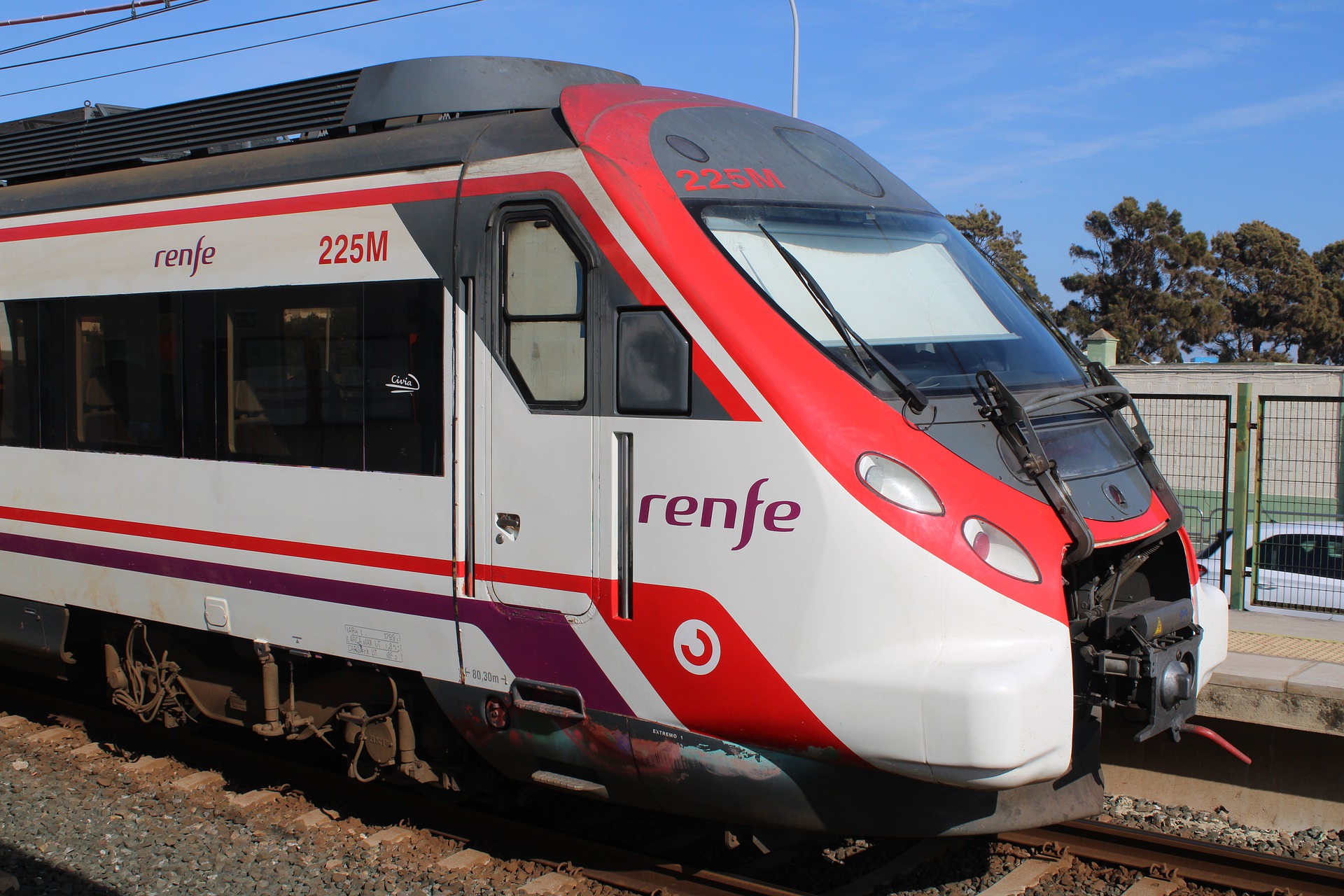 El jefe de la red ferroviaria española, Renfe, reducirá los precios de los boletos de tren