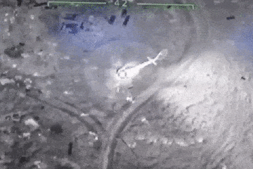 El trágico momento en que un helicóptero ruso voló por los aires en un ataque con drones ucranianos