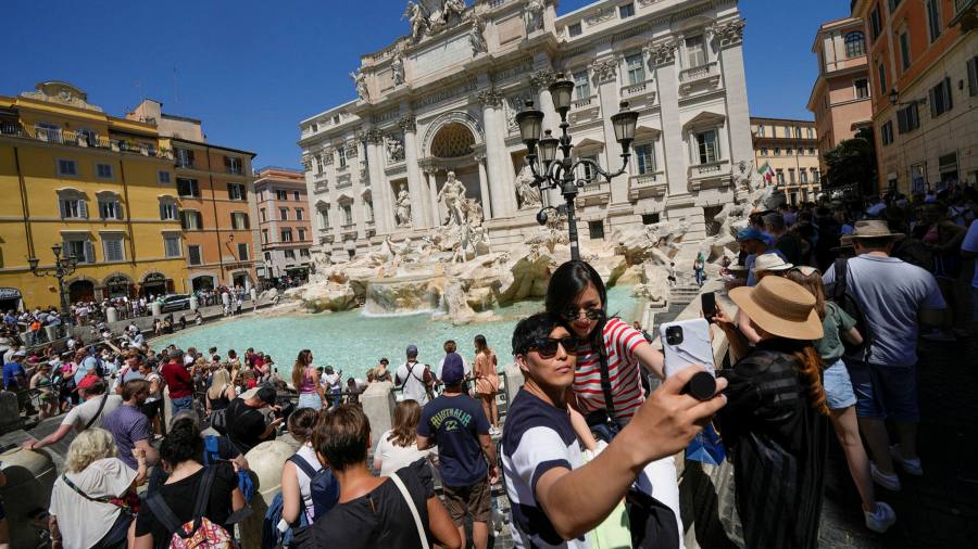 La creciente fuerza laboral del turismo en Europa lucha para satisfacer la creciente demanda
