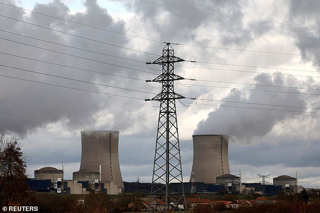 Francia está considerando nacionalizar al proveedor de energía EDF para reiniciar aproximadamente la mitad de las centrales nucleares del país, que han estado cerradas por mantenimiento.
