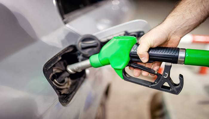 La guerra del combustible se cierne sobre los automovilistas Las petroleras españolas compiten por los clientes