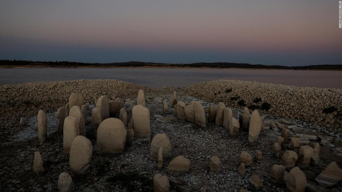 El 'Stonehenge español' emerge de una presa afectada por la sequía
