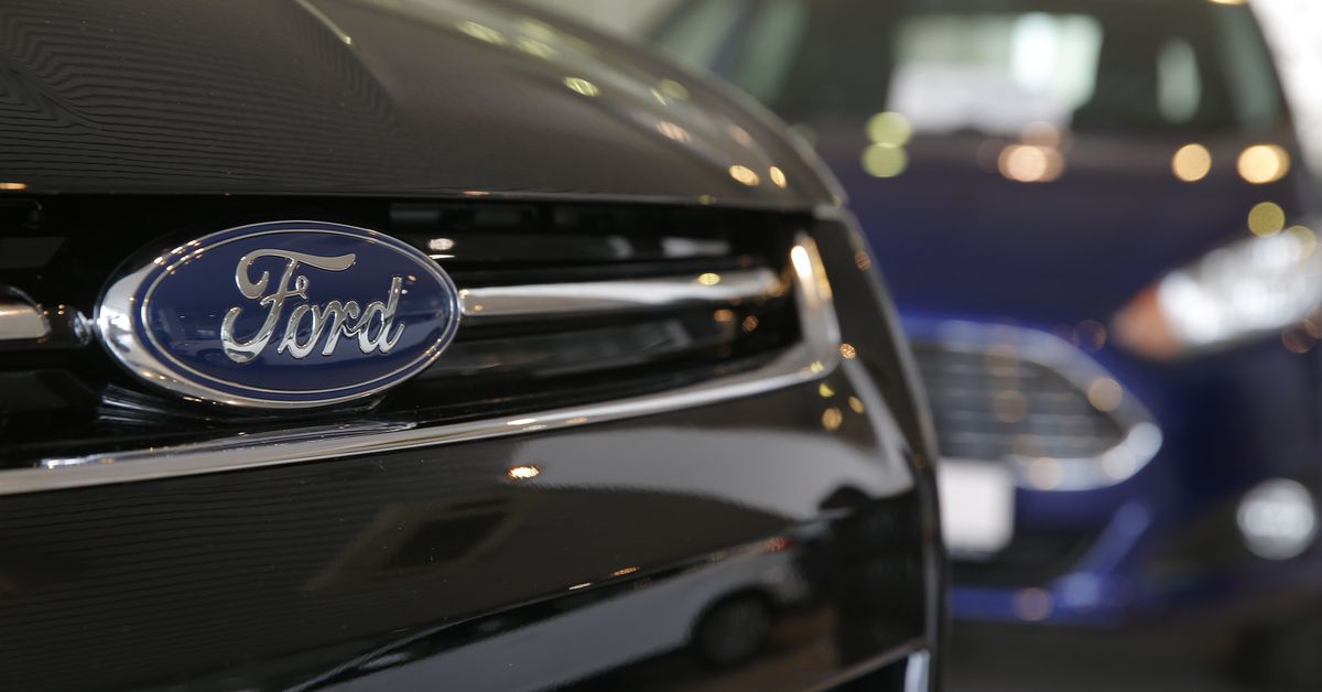 Ford pospone inversiones españolas citando 'perspectivas revisadas para Europa'