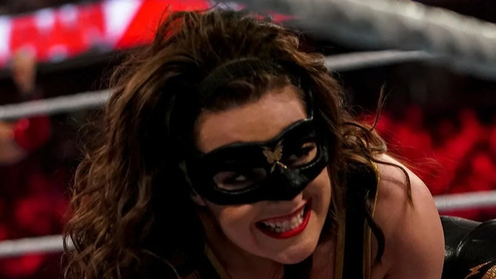 Nikki Ash se burla de una gran transformación del personaje en WWE Raw