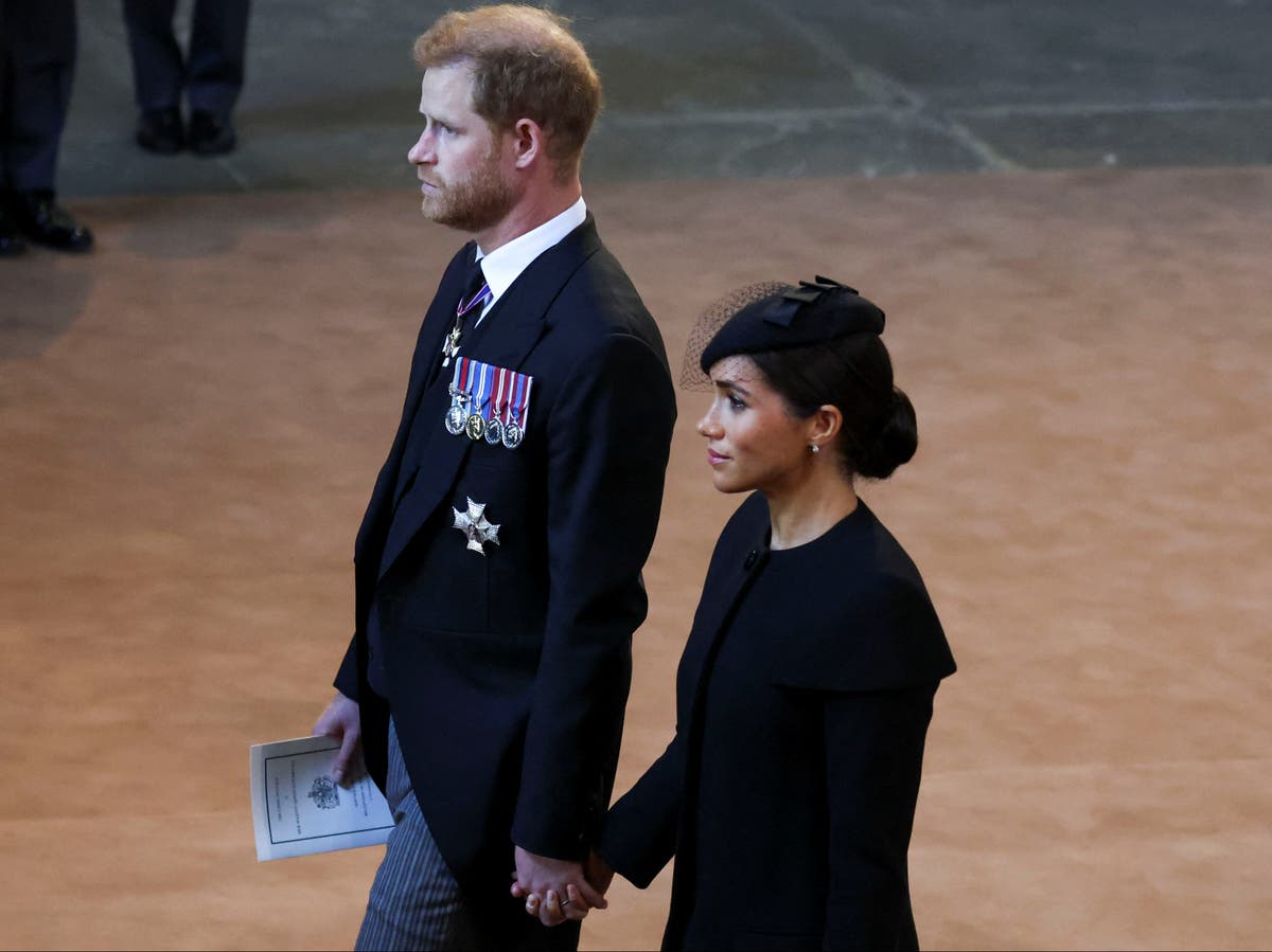 Harry y Meghan 'no invitados' a la recepción del Palacio de Buckingham en el funeral de la Reina