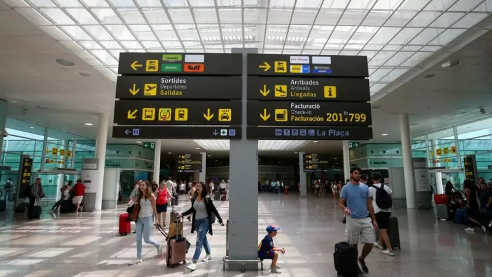 Aina de España dice que el tráfico de pasajeros y los costos también están aumentando