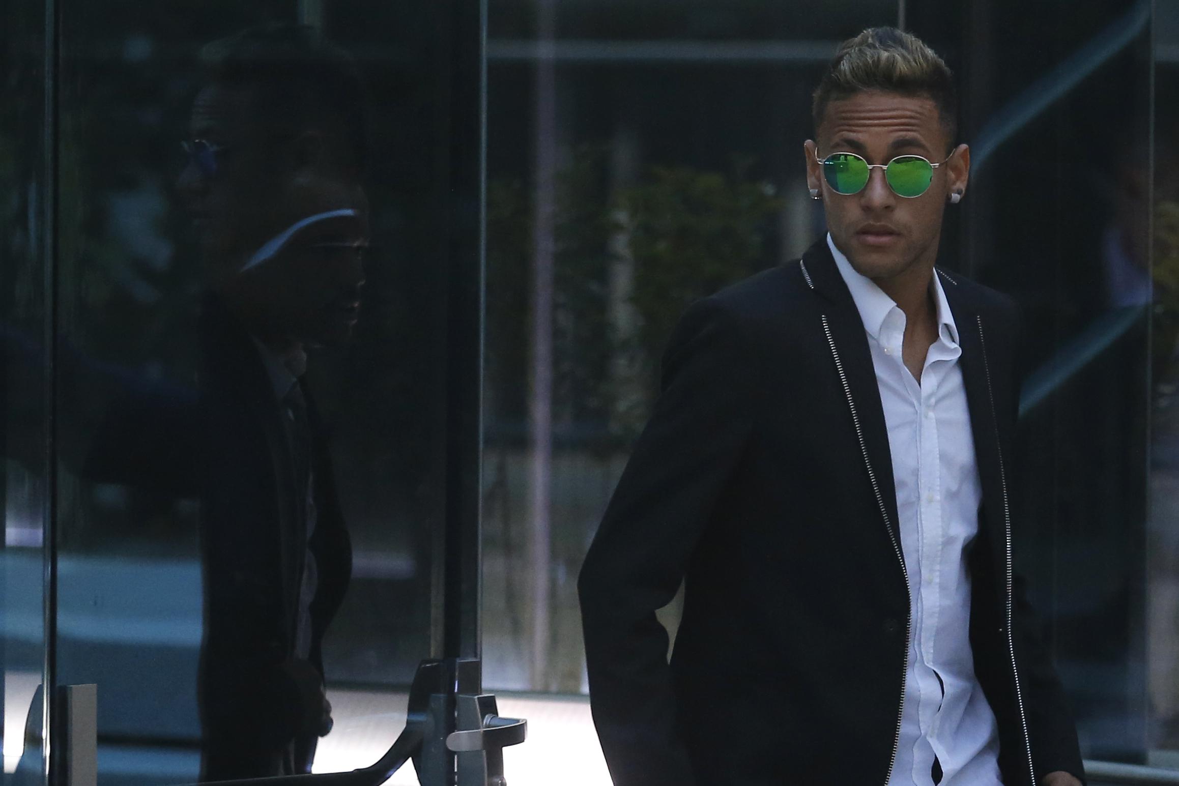 Neymar enfrenta juicio por fraude por traspaso del Barcelona al Santos