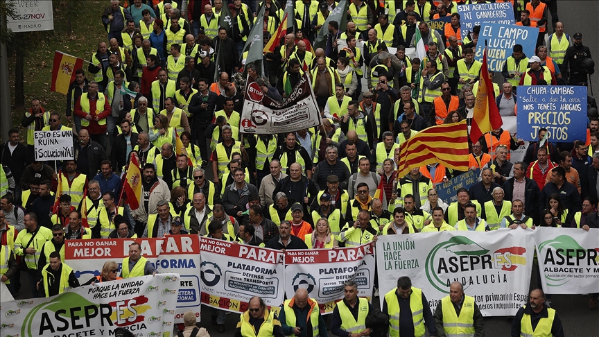 Spanish truckers start new strike ahead of Black Friday