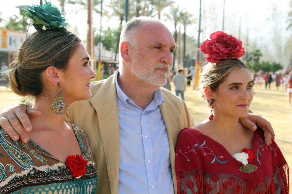 Anfitriones José, Carlota &  Ines Andres en Feria de Jerez, como se ve en Jose Andres and the Family in Spain.