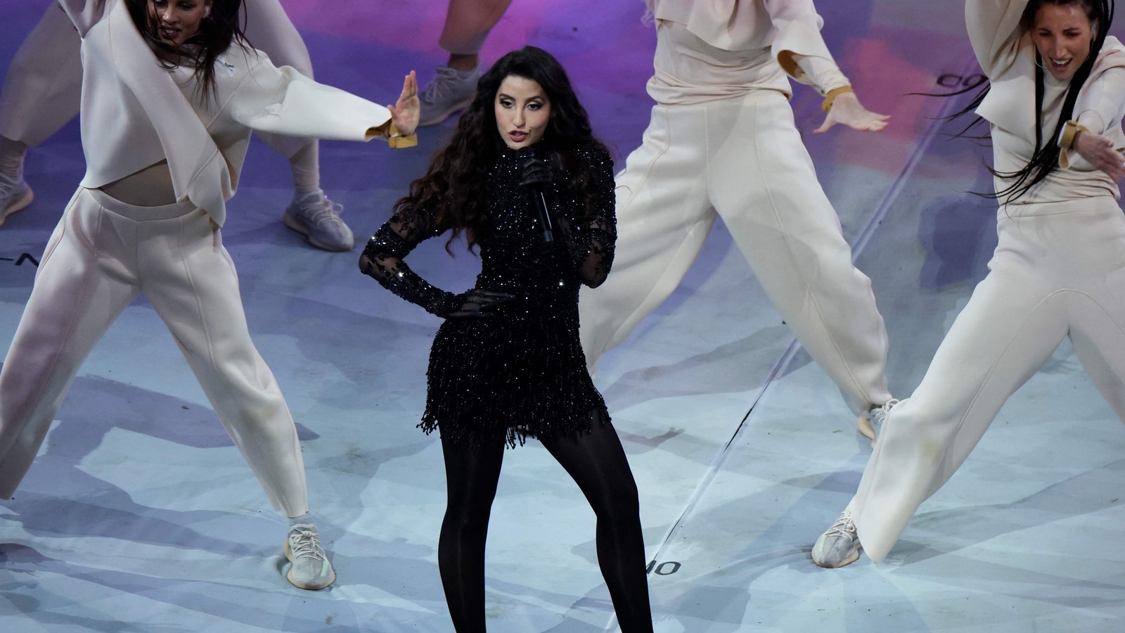 Nora Fatehi abre sus puertas para su actuación en el Mundial 2022 |  Bollywood